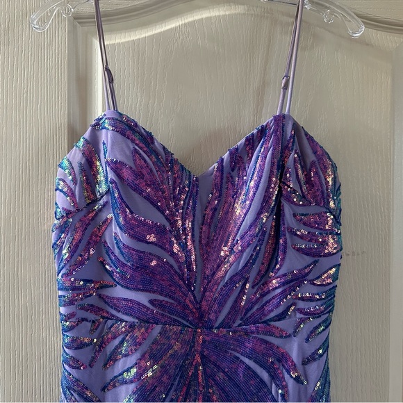 Straps are adjustable. Zipper back closure. Style H2307 Size 12 Worn Once - Picture 5 of 10